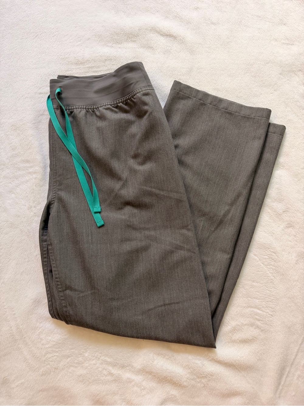 Figs Women’s Livingston High-Rise Straight-Leg Scrub Trouser - Graphite